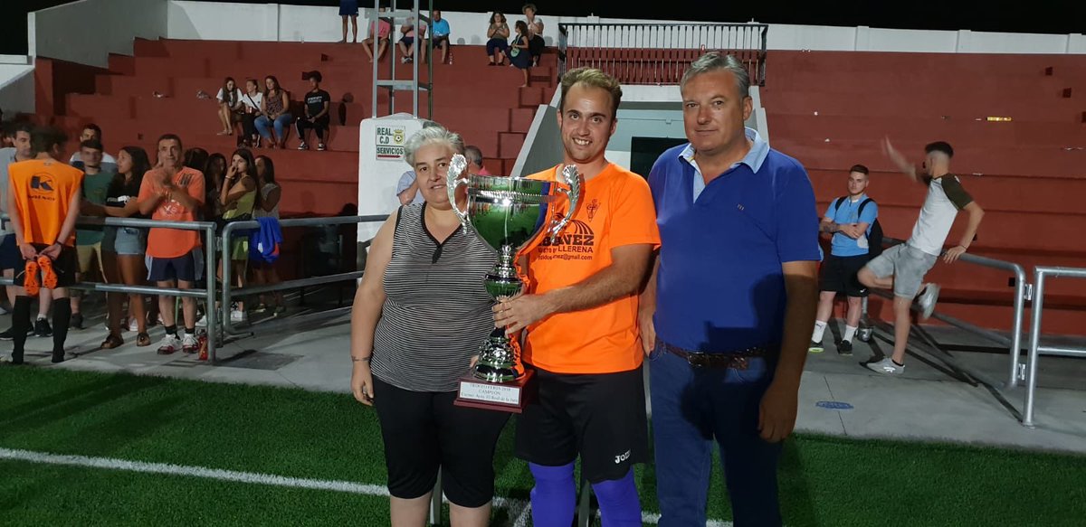 Final en El Real de la Jara!!!

El Real de la Jara (Sevilla) 2
                 VS
          CD Usagre 3

⚽️<a href="/Javier_rubio3/">Javier Rubio</a> x2
⚽️Anselmo

Gracias a los compañeros de El Real de la Jara por la invitación al partido y por el trato recibido. Os esperamos en Usagre.

#VamosCDU