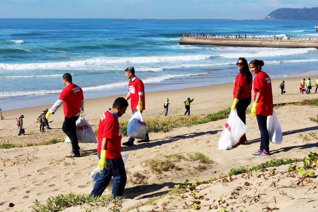 LordHugo3's tweet photo. #Mandeladay cleanup campaign with Shoprite Group...#Songimvelogroup. #Burgcominfinitygroup... What did you do? #goingbeyondthewall... https://t.co/gpiSQnENwV