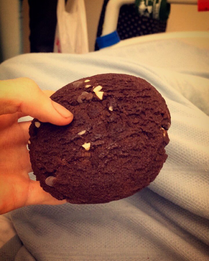 helloitstomhere's tweet photo. Today, I managed my first 20 unassisted steps and was able to go to the toilet, twice, by myself.. how shit must my life be for that to be progress ? 😂😂 oh and this cookie has 23g of protein in it.. we are not going to talk about the calories 😂 💪💪 https://t.co/Ki2WXFfOYq