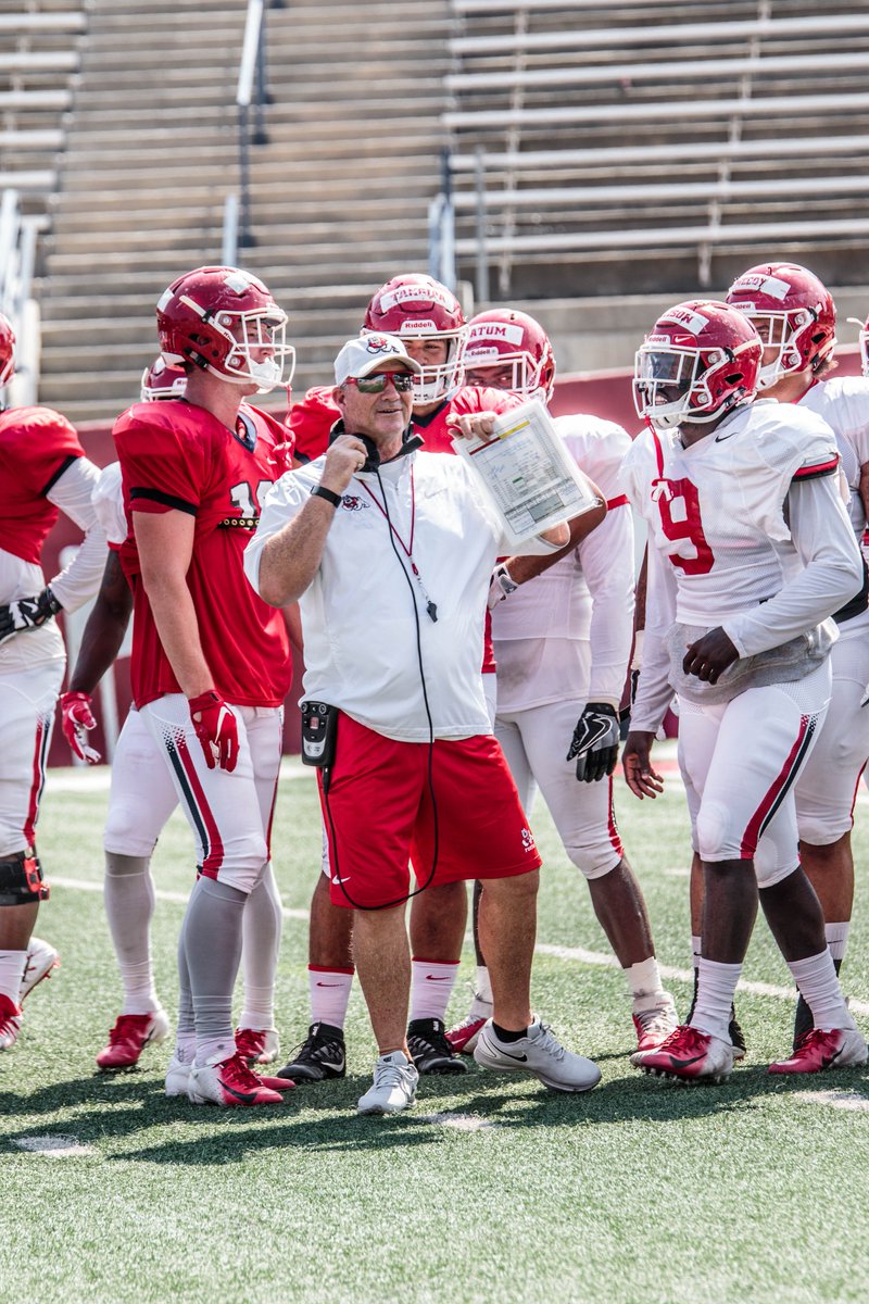 DogWiredDudes's tweet photo. Embrace the Brotherhood 🏈#TeamUnitMe #GoDogs https://t.co/OodtXTCGTn