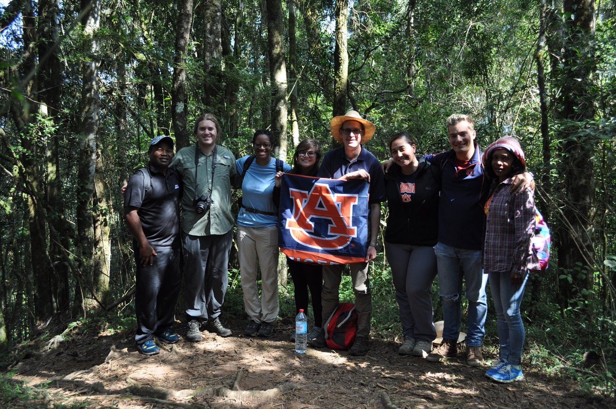lemurlab's tweet photo. More highlights from our forests and humans study abroad in South Africa and Madagascar! #travelforscience #healthyforestshealthypeople #conservation https://t.co/eAVUZm6LQV