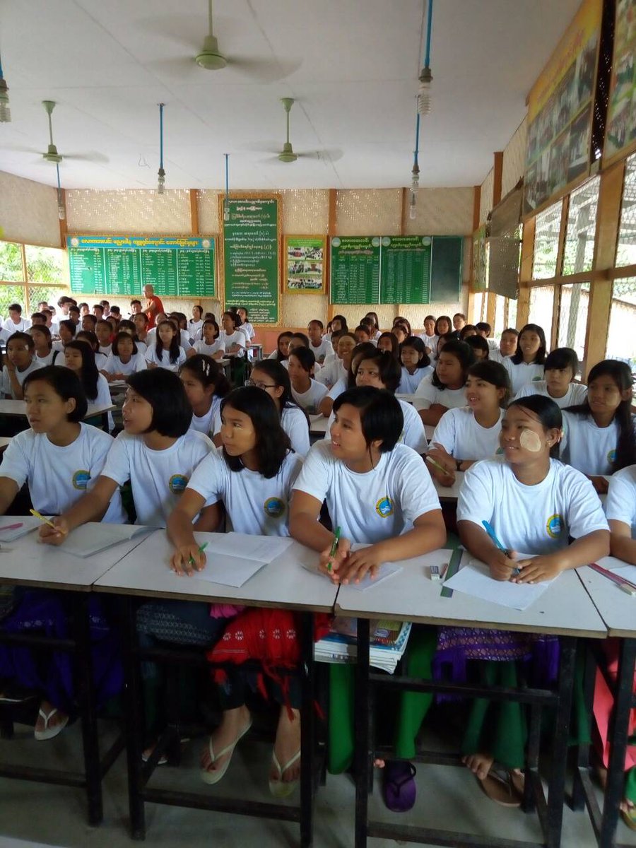 ေလာကအလင္းေက်ာင္းသားေက်ာင္းသူေလးမ်ားကို ဘက္စုံပညာထူးခြ်န္ဆုမ်ားႏွင့္ စာေပဆုမ်ားရွင္
ဆရာဦးေအာင္ေက်ာ္ဆန္း ေဟာေျပာေနတာပါ။

Repeater Fresher ၂တန္းလုံးကို စိတ္ဓာတ္ျမွင့္တင္ေရး ခြန္အားေပးတရား ေဟာျကားေနတာပါ။
ျသဂုတ္ ၂၁ ညေန ၄း၀၀ 
ခ်မ္းစည္ျမိဳ႕နယ္ ျမရည္နႏၵာ ေလာကအလင္းပညာဒါနက်ဴရွင္ေက်ာင္းမွာ။