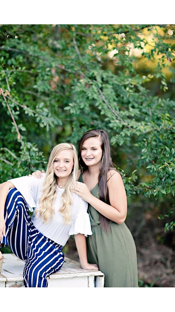 lorgambrell's tweet photo. It’s a sen19r thing;)) #firstroundofpics #seniorsisters https://t.co/Qv7IOP0h8a