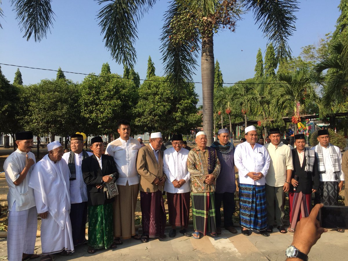 Alhamdulillah penyerahan hewan qurban PT SPP kepada Takmir dan Panitia Idul Qurban, dilanjutkan foto bersama dgn Bpk Wakil Bupati, Kapolres Blora, Dandim Blora dan jajaran takmir Masjid Agung Baitunur Blora. Semoga bermanfaat untuk warga Blora. Amin