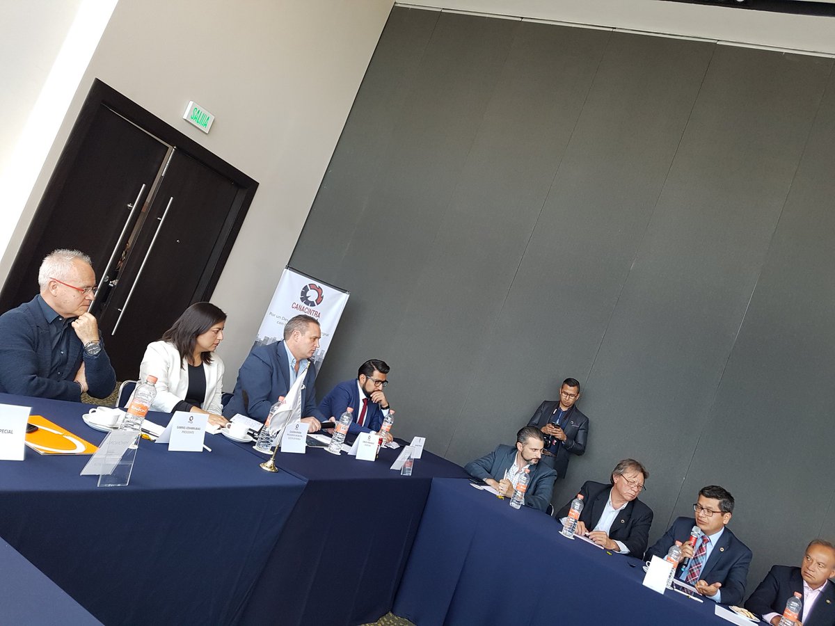 felipealave's tweet image. Excelente diálogo con  @RiveraVivanco_ ante miembros de @canacintrap en @SECTORCONSULTOR queremos impulsar juntos el crecimiento de Puebla. #OrgullosamenteBuAP