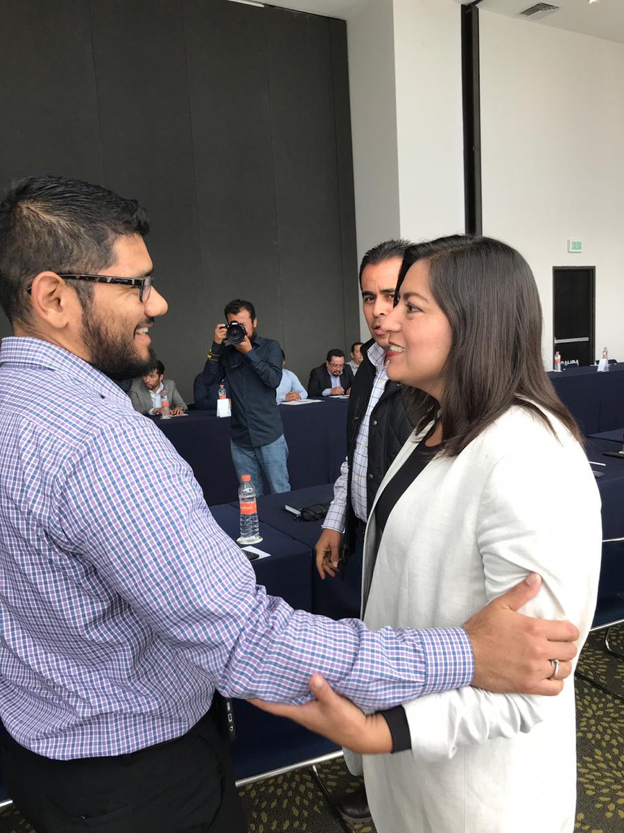 felipealave's tweet image. Excelente diálogo con  @RiveraVivanco_ ante miembros de @canacintrap en @SECTORCONSULTOR queremos impulsar juntos el crecimiento de Puebla. #OrgullosamenteBuAP
