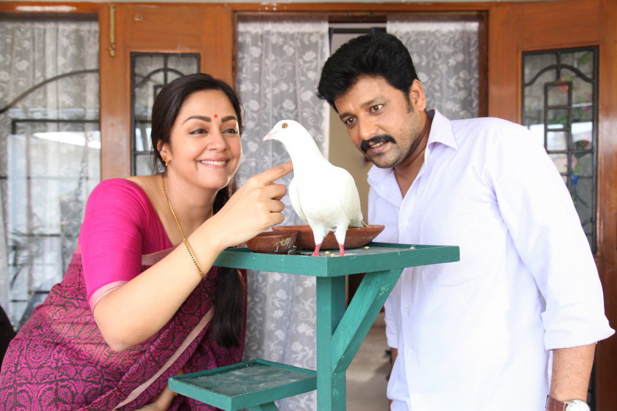 Jyothika steps into the shoes of Vidya Balan for Tumhari Sulu remake  Kaatrin Mozhi | Entertainment Gallery News - The Indian Express