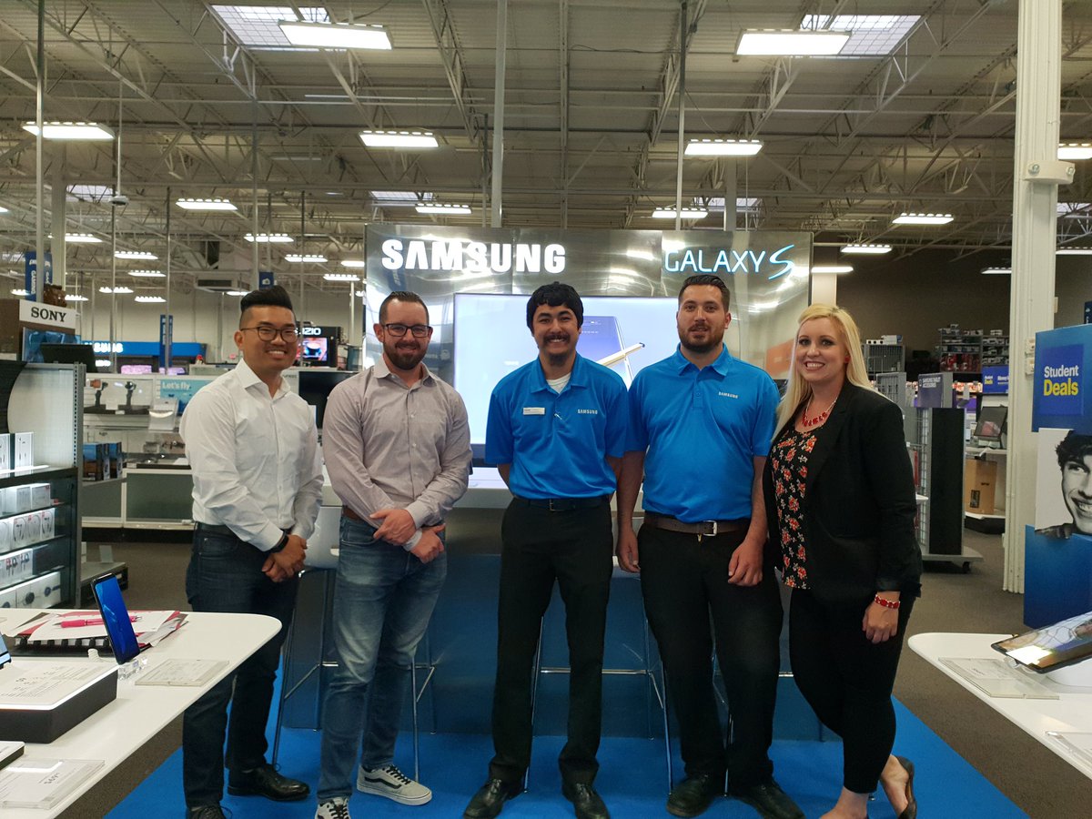 Tarareeve1984's tweet photo. Always great to have our awesome leadership team in stores supporting us. Thank you for the visit today @soung_sul @nickphill79 great job @cahan_david #milehighteam #thebestabovetherest #domore https://t.co/jlBpRZP1Zy