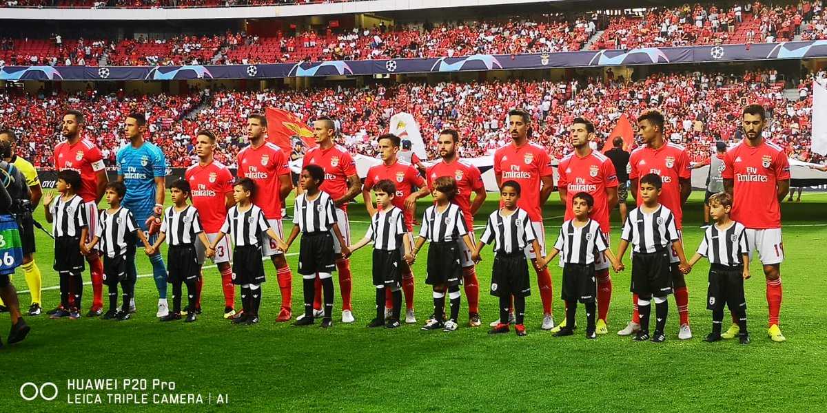 SLBenfica904's tweet photo. Não era o resultado que queríamos, fizemos e tivemos oportunidades para ganhar mas temos que por a bola lá dentro que é o que realmente importa! Eu acredito que na segunda mão vamos ganhar à Grécia! Força Benfica! #UCL #SLBPFC #JuntosSomosMaisFortes 🔴⚪ https://t.co/mjDvkGa8r5