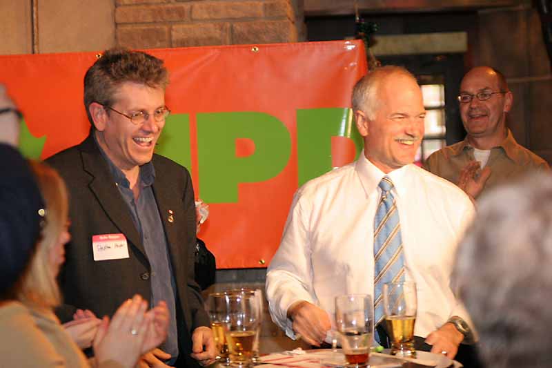 CharlieAngusNDP's tweet photo. It's 7 years since the death of Jack Layton. I came into politics because of Jack.
He made me believe it was possible to do politics with integrity, humour and a love for arts.
He believed that Canadians were good people who could change the world.
I believe this.
Fuck I miss him https://t.co/D01WinVJ5n