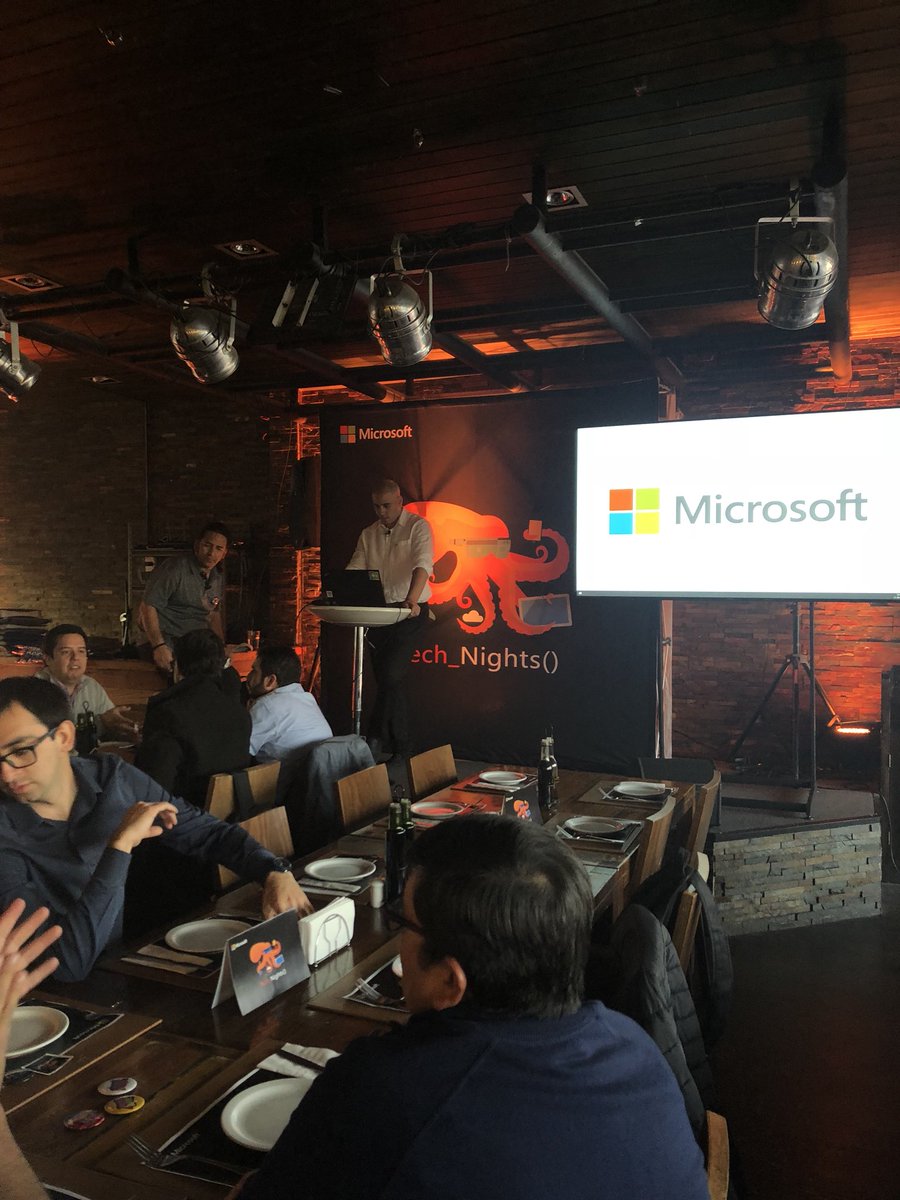 EduardoAyllonO's tweet image. Ya estamos en #TechNights en Zocca Pizza &amp;amp; Bar!  🍕🍷 En esta oportunidad  temas de Data Estate Modernization, Site Recovery y Azure Migration, en base a la experiencia en casos reales! Todo presentado por los capos Alex Campos Sebastian del Rio Adrián Fernández ! 

@MSFTChile