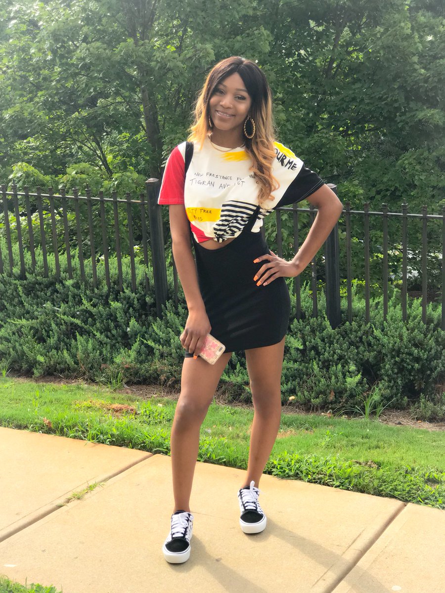 IamKeeMonae's tweet photo. Senior Status ππ
π½β¨
#mylastfirstday #statenotsouthern #gsu19 #clinicalhealthinformatics #beautyandbrains https://t.co/i6ueyVvd2Q