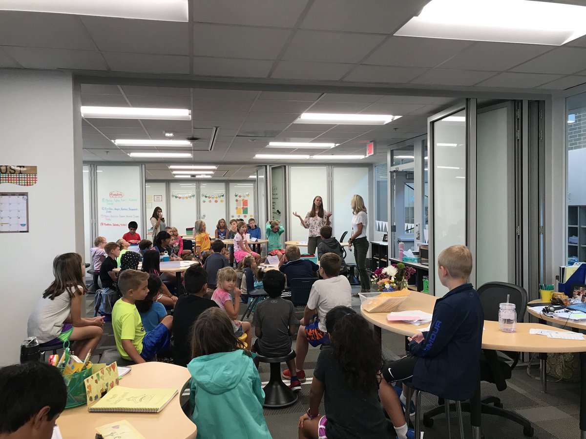 HaasErika's tweet photo. 3 separate classrooms became 1 large room today as the 3rd graders got to learn about our PSE Community Leader Mrs. Sperry @PSEwolves #flexiblespaces #greatlearningopportunities https://t.co/lLjdrrSAXk