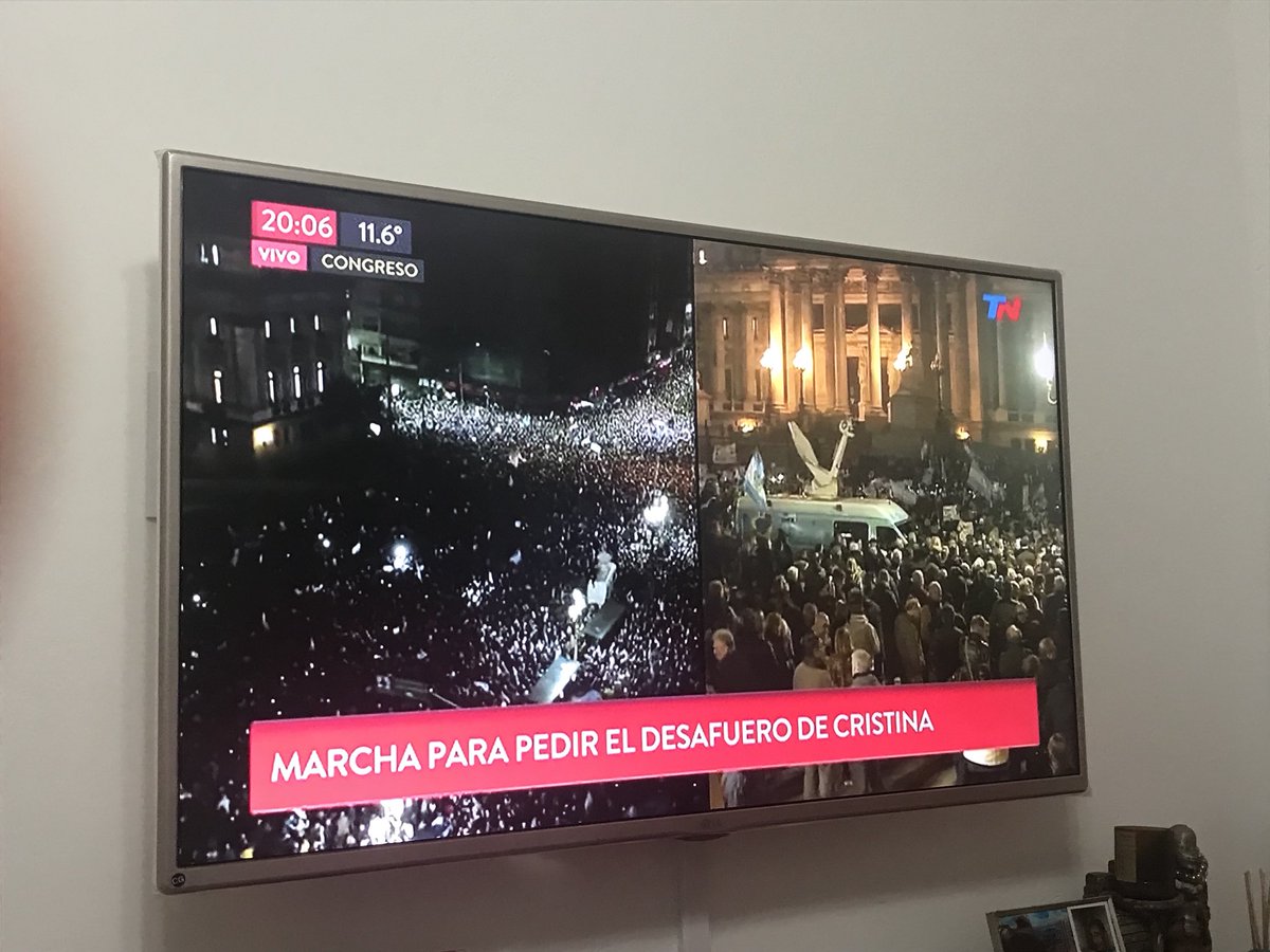 roromikin's tweet photo. @CFKArgentina ... vos no das ninguna autorizacion... el pais te dicr CHORRA !!!!! NO VOLVES NUNCA MAS !!!! @mauriciomacri  lo bancamos Sr. PRESIDENTE !!!! ♥️♥️♥️♥️ https://t.co/ZhiyDMwDhL
