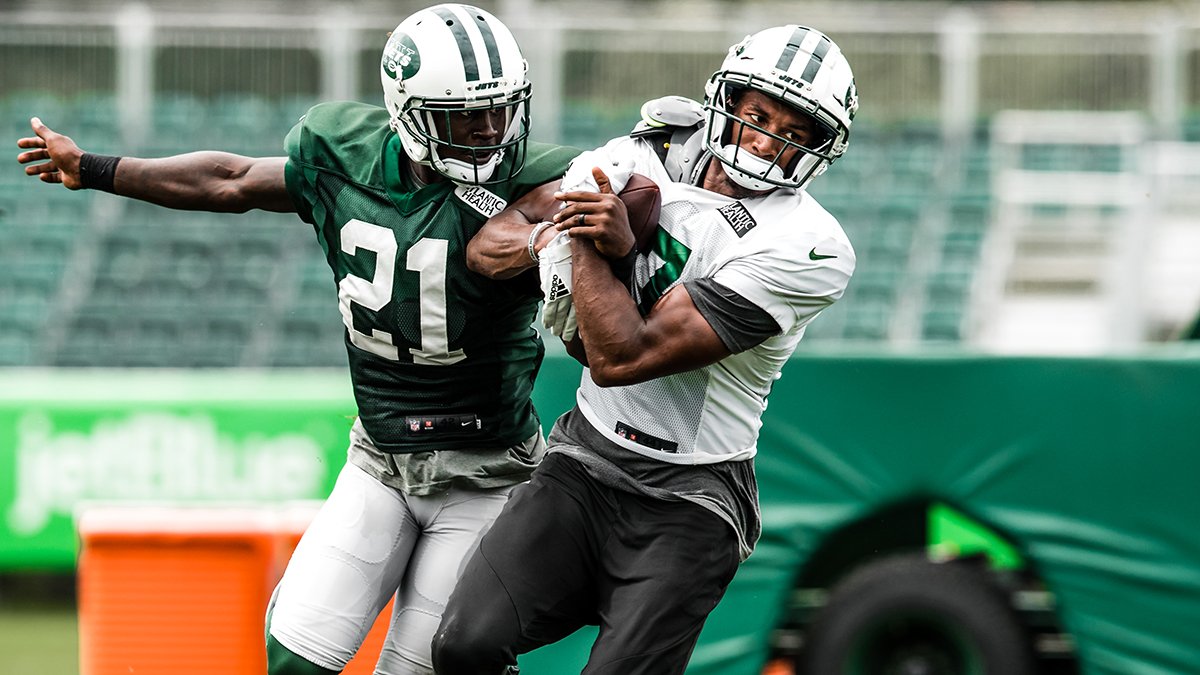 Fight for every ball. #JetsCamp   📸 nyj.social/2N7amLI https://t.co/4PruqGnNiG