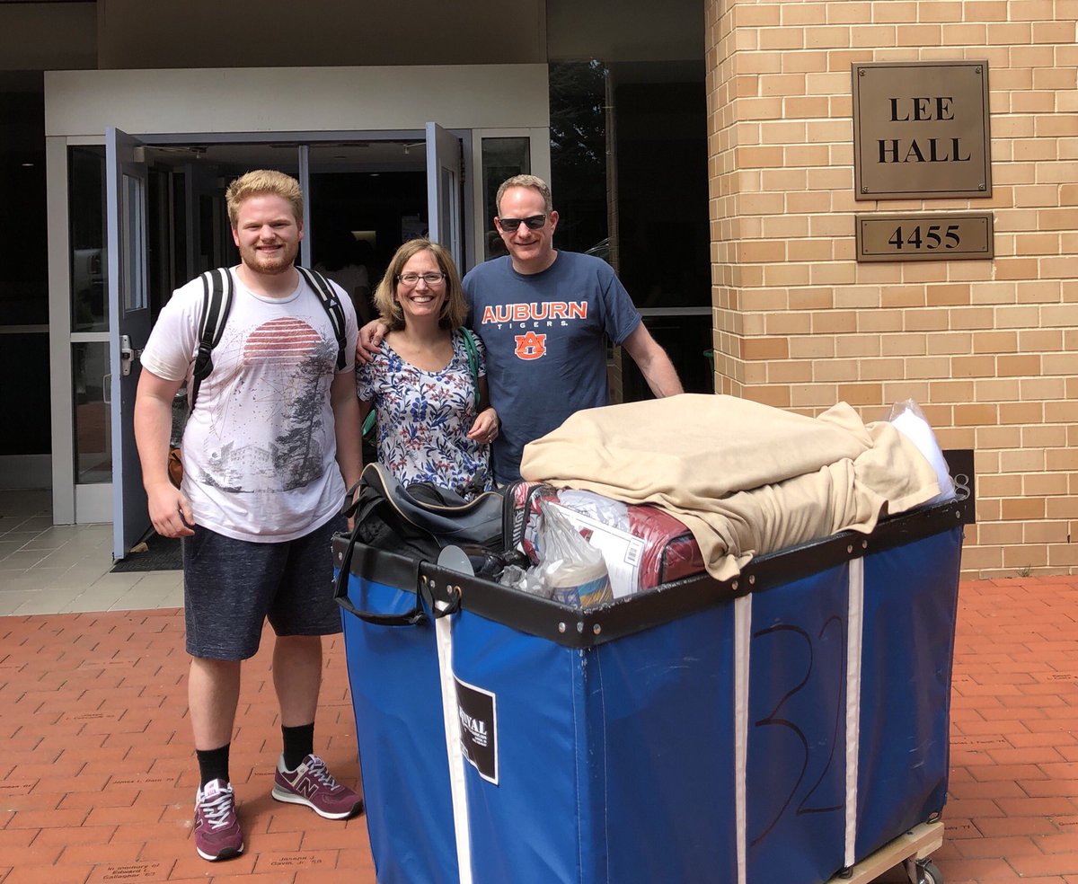 ManhattanEdu's tweet photo. Today we helped 130 freshmen move into the Arches living-learning community at MC! Tomorrow, theyβre headed to @ChelseaPiersNYC. #MCmovein https://t.co/fhVbmMrniu