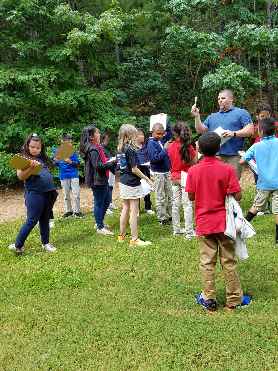 DanielleLaney3's tweet photo. 4A taking STEM lab outside to test out weather instruments 🌤🌫
#lockheedunited https://t.co/MXGCj0PDHK