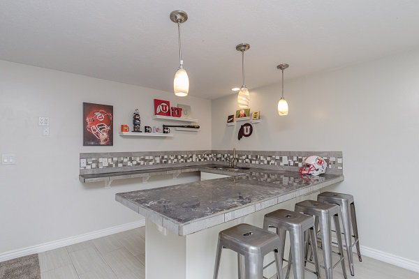 SoldByAnAngel's tweet photo. This beautifully kept inviting home features a wonderful home with RV  parking on the side. The master bedroom has a walk in closet.  Master  bath has his/her vanities. Tile floors. Jetted tub and separate shower.  Dual head shower. Other two bedrooms have walk in closets. https://t.co/J7aAuCTcFl