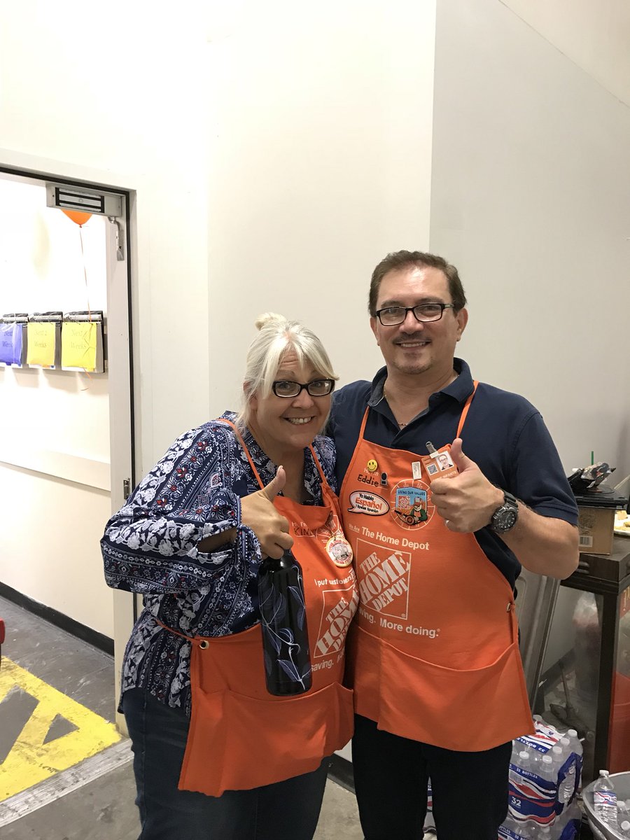HDIS_CHRIS's tweet photo. Even our COS at #homedepot 0414 drive the #greendotnation which converted to a 509 shopping cart 🛒 value. Zero shrink. I call that a win. Thank you Kim. @jennipherball @SboushieHDE @ashworth_vi @NeriWilliams @Danielleederks @THDYuda @SHAMWOW99 #WDHDE #weinstallwindows  #Tucson https://t.co/myFlE8PmkY