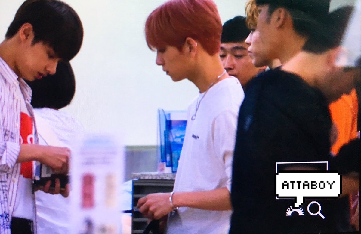 attaboy1230's tweet photo. 180822 염색 했어ㅠㅠㅠㅠㅠㅠ 슈아야ㅠㅠㅠㅠㅠㅠㅠㅠㅠ #세븐틴 #조슈아 #홍지수 https://t.co/UthckCMiuS