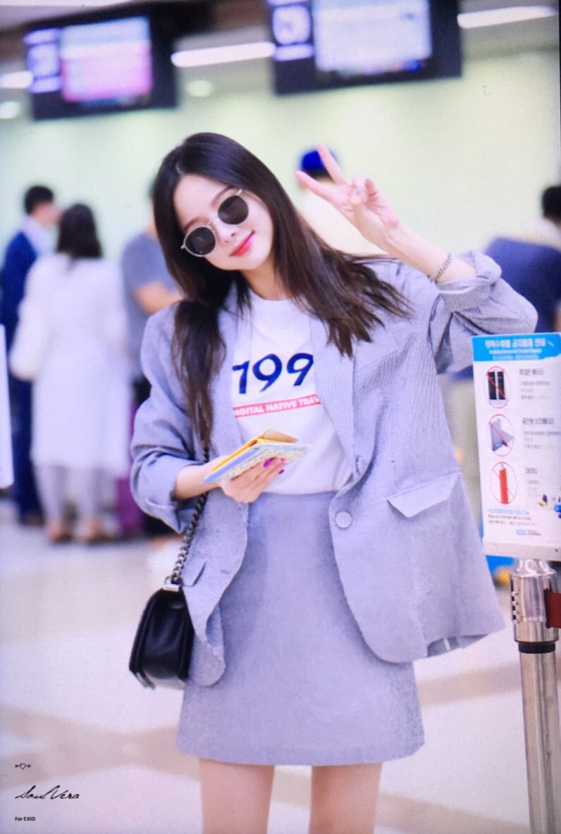 SoulG_Vera's tweet photo. 180822 김포공항 출국 preview
#EXID (@EXIDofficial) #솔지 #허솔지 #SOLJI 
오랜만이에요 언니ㅠㅠㅠㅠㅠ
그리고 반가워🤗 https://t.co/U1N3llAyUL