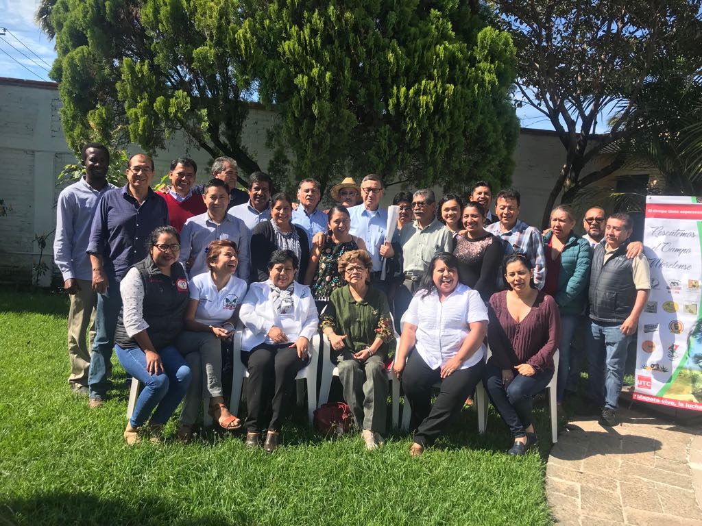 PlanMorelos's tweet photo. En horas de la mañana de este martes 21 de agosto, representantes del MCPASXXI Morelos, mantuvieron una reunión de trabajo con el Ing. Víctor Suárez, quien será el próximo Subsecretario de autosuficiencia alimentaria de la Secretaría de Agricultura.@victor_suarez @PlandeAyalaSXXI https://t.co/I1CvNxMczF