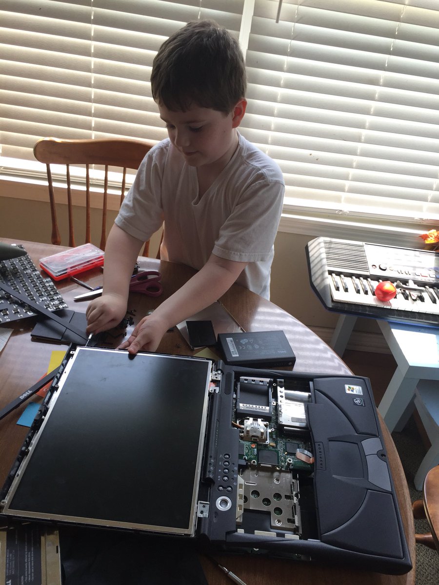 LearningLeaf's tweet image. So much fun to take things apart! Love the learning. #electronics #homeschool #homeschooling #lifelearning