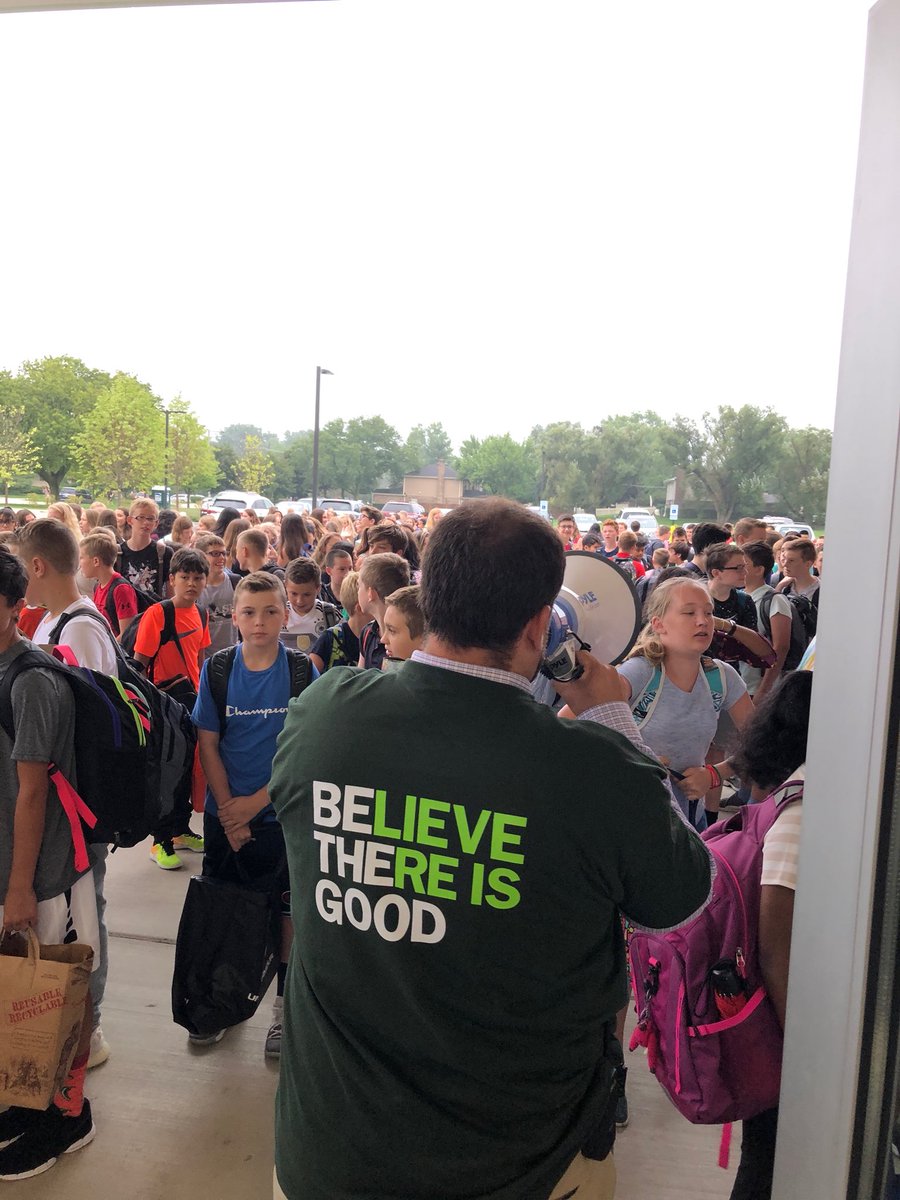 AHSD25Thomas's tweet photo. Eager faces at the start of our day! Here’s to an amazing 2018-19 school year! #BElieveTHEreisGOOD #d25firstday https://t.co/lZd9JrL1qp