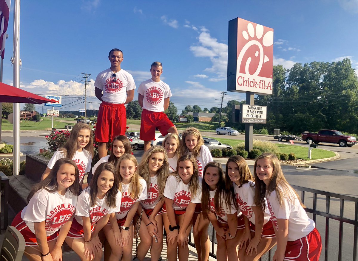 amberstewart03's tweet photo. Chick-fil-A and Tourist Day 📸📸#LCUBattle #BattleOfTheNuggets #BattleOfTheBridge https://t.co/5sXzcFh2lI