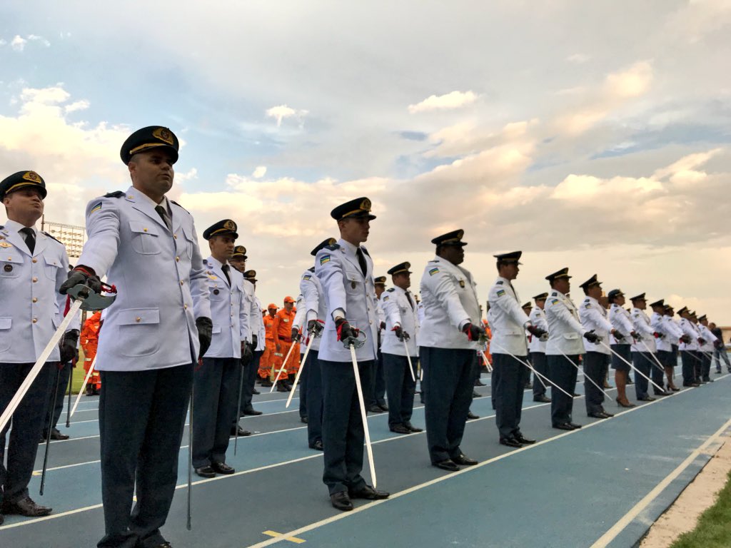 waldezoficial's tweet photo. Participei da solenidade onde 197 bombeiros militares foram promovidos e ascenderam na carreira militar. A promoção é a primeira desde que a instituição reformulou sua LOB, em 2018. Me sinto honrado em fazer parte desse momento.
#OficiaisEPraças #ValorizaçãodoServidor #CBMAP https://t.co/lAQiagAGuN