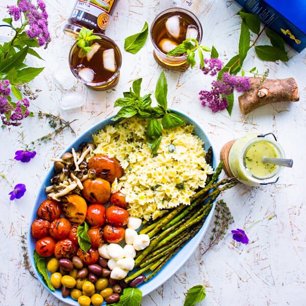 FormaggioICS's tweet image. Happy National Sweet Tea Day, everyone! You know what makes a delicious accompaniment to a refreshing, ice-cold glass of Sweet Tea?! A deconstructed pasta salad featuring our marinaded mozzarella balls! 🍹🇮🇹🧀❤️ #SweetTeaDay