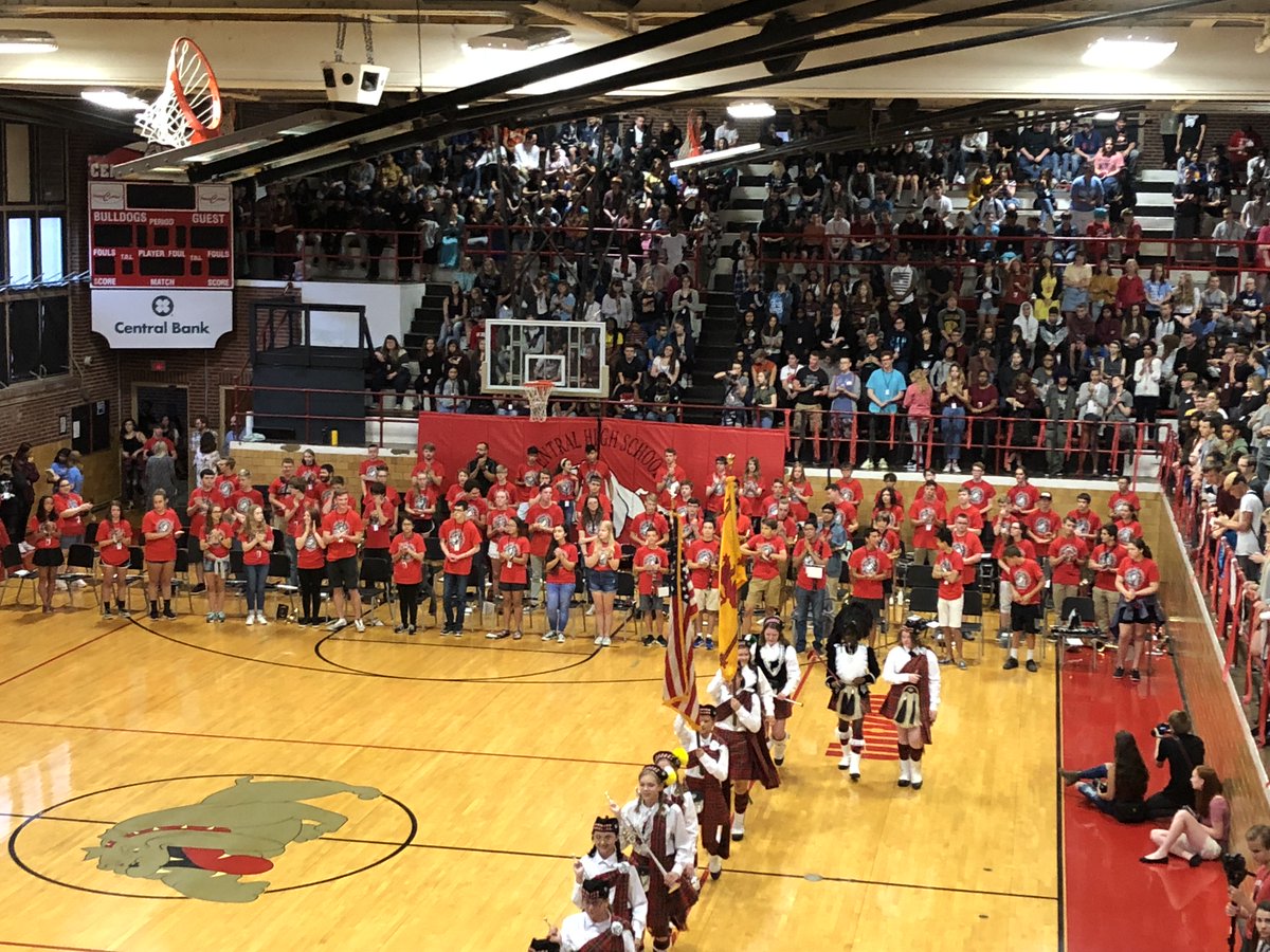 jhite000's tweet photo. The @CHSKilties were amazing at the #HelloDay2018 assembly today! Great Job!!!! @CentralBulldog https://t.co/uFbvNvo6OA