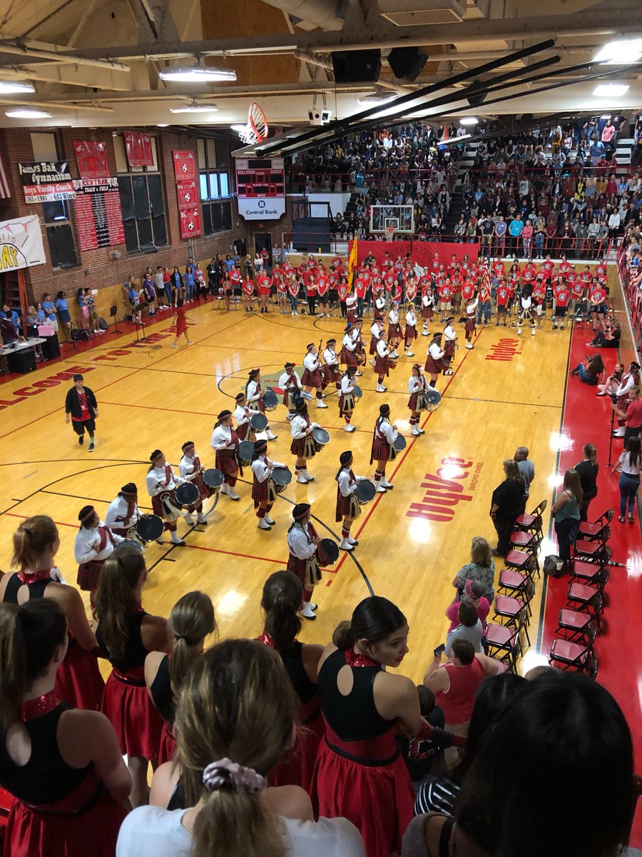 jhite000's tweet photo. The @CHSKilties were amazing at the #HelloDay2018 assembly today! Great Job!!!! @CentralBulldog https://t.co/uFbvNvo6OA