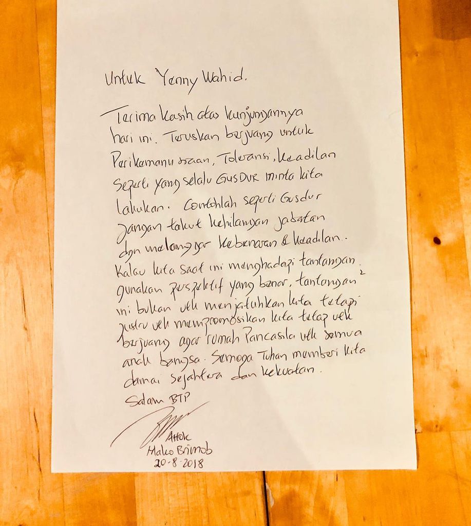 detikcom's tweet photo. Yenny Wahid Jenguk Ahok: Dia Tetap Ingin Berjuang untuk Negeri https://t.co/trhDJ3en03 https://t.co/XHgxzB3F1s