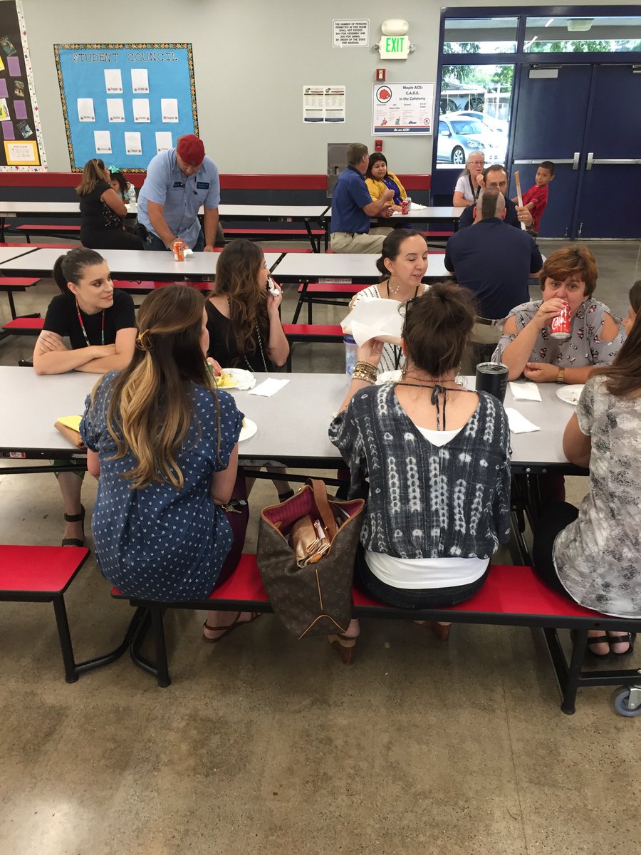 VbrownValerie's tweet photo. Dinner before Back-to-School Night!! #mapletcsd #tcsdshare #tacosgalicticos https://t.co/3BhxGSkMGw