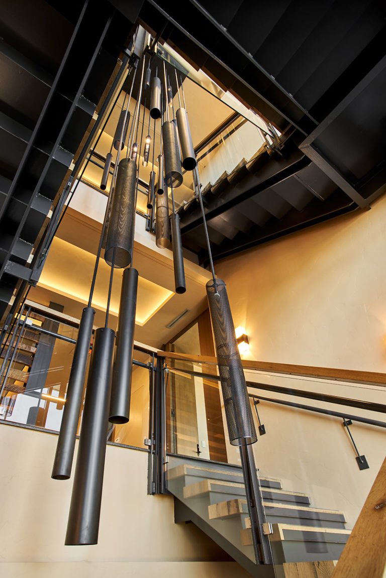 verticalarts's tweet photo. This cascading multi-pendant #chandelier ties four office floors together while acting as a #statementpiece for the entry way of this #office building. Flow from one floor to the next with a visual point of interest #lightfixture #interiordesign #VAdesigns #mountainmodern #office https://t.co/6mo9BsfXod