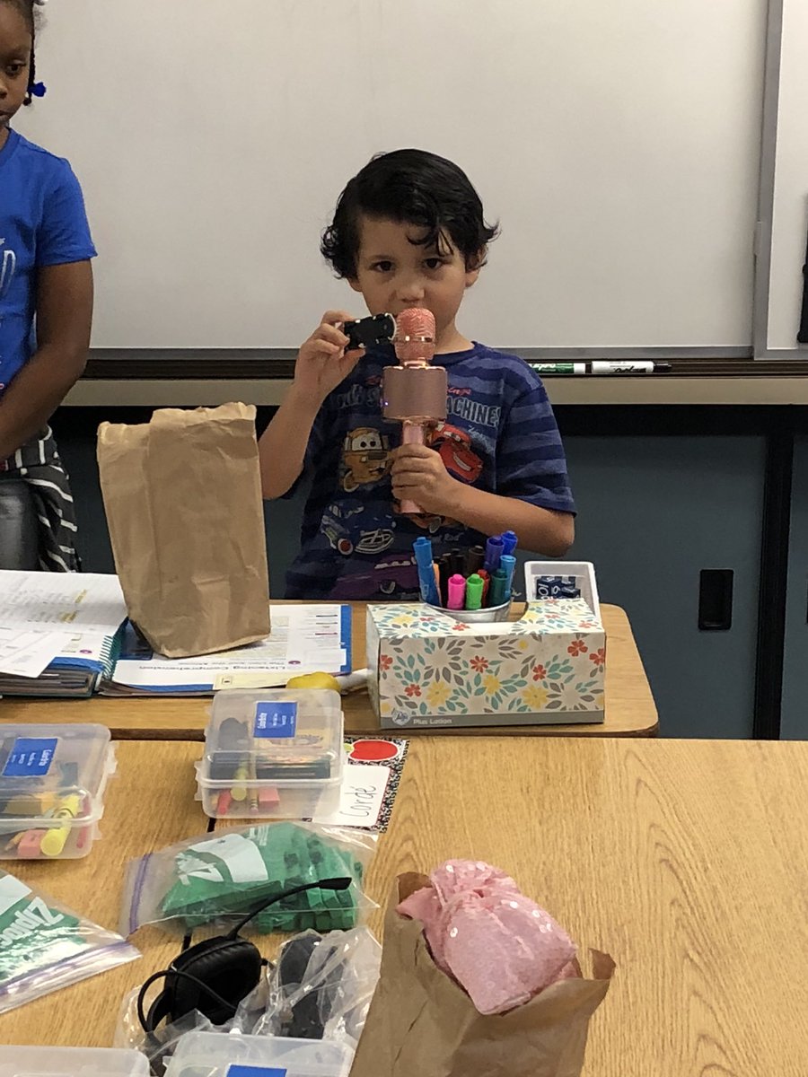 deanna_farias's tweet photo. Our new class mic 🎤 made the “Me Bag” presentations more fun (and audible). #Team2 https://t.co/3N25B98PbE