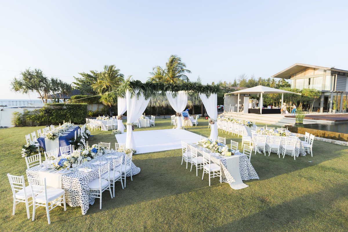 tbpdreamteam's tweet photo. Tropical Beach Lux wedding reception dinner | Planner Stylist @tbpdreamteam | Photo #darinimages | Venue @elitehavens https://t.co/U0A3klr4IQ
