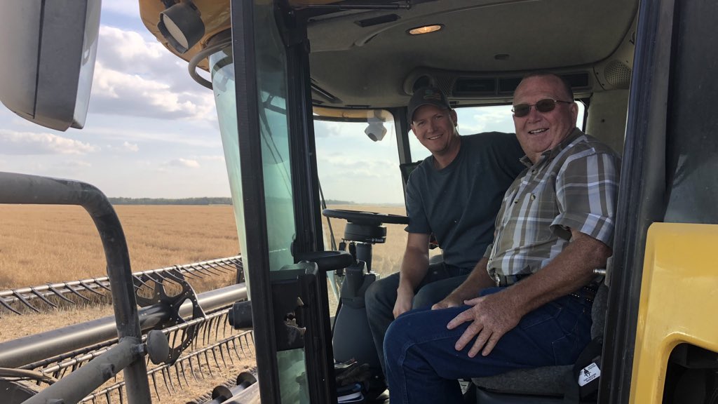 mlalakeside's tweet photo. Thanks to @KoreyPeters and family over at Herbsigwil Farms in Randolph for having me this evening! Always great to get out and play in the dirt every once in a while 🤠 #Harvest18 #MbPoli #WesternCdnAg #MbAg #AgMoreThanEver https://t.co/rMQx8CtIzo