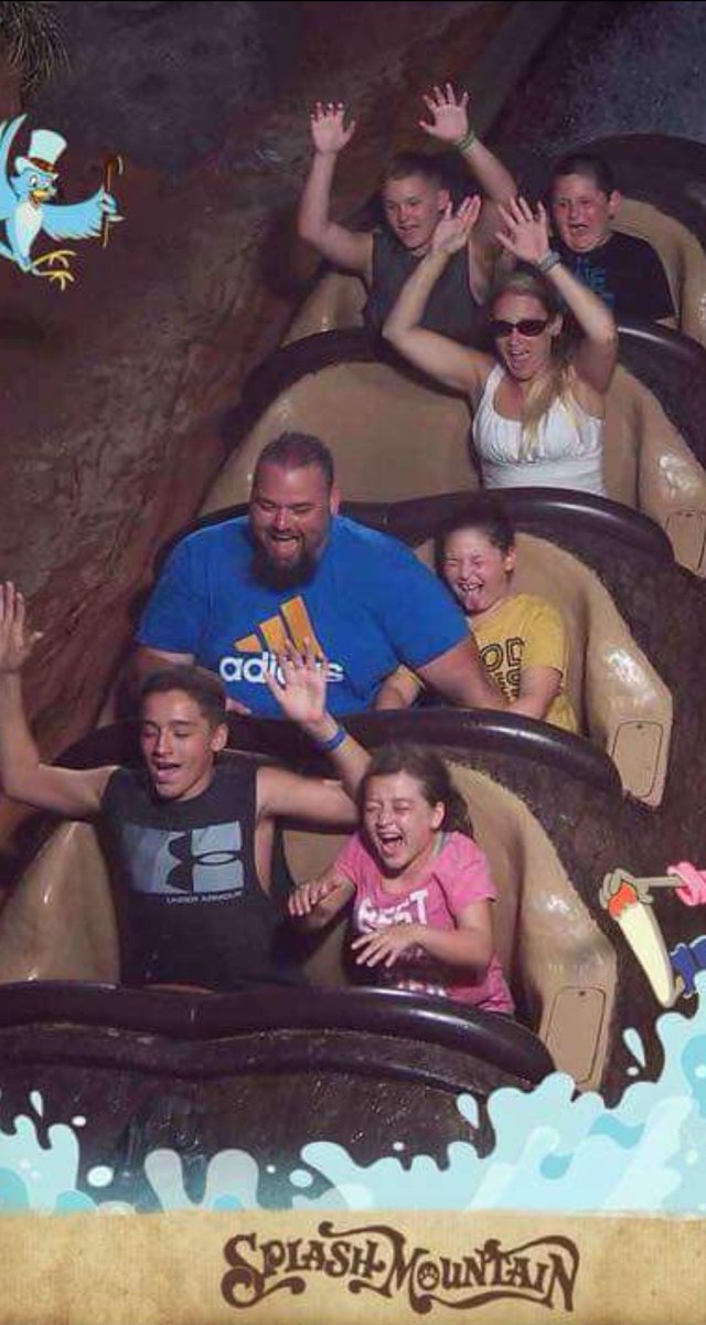 SCGROGUE's tweet image. @debbyleora55 This is why Disney world is the happiest place on earth!