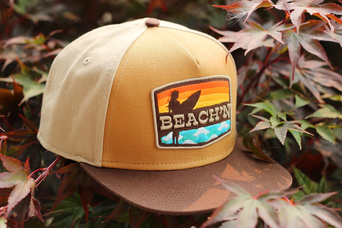 Slickiscool's tweet image. The BEACH’N hat. 
I’m excited to officially launch my first merch item! Four variants available. Link in my profile, and hit the shop button.
#headwear #hat #badge #patch #beach #surf #streetwear #surfwear #snapback #vector #graphicdesign #merch #thicklines #truckerhat @pukkainc