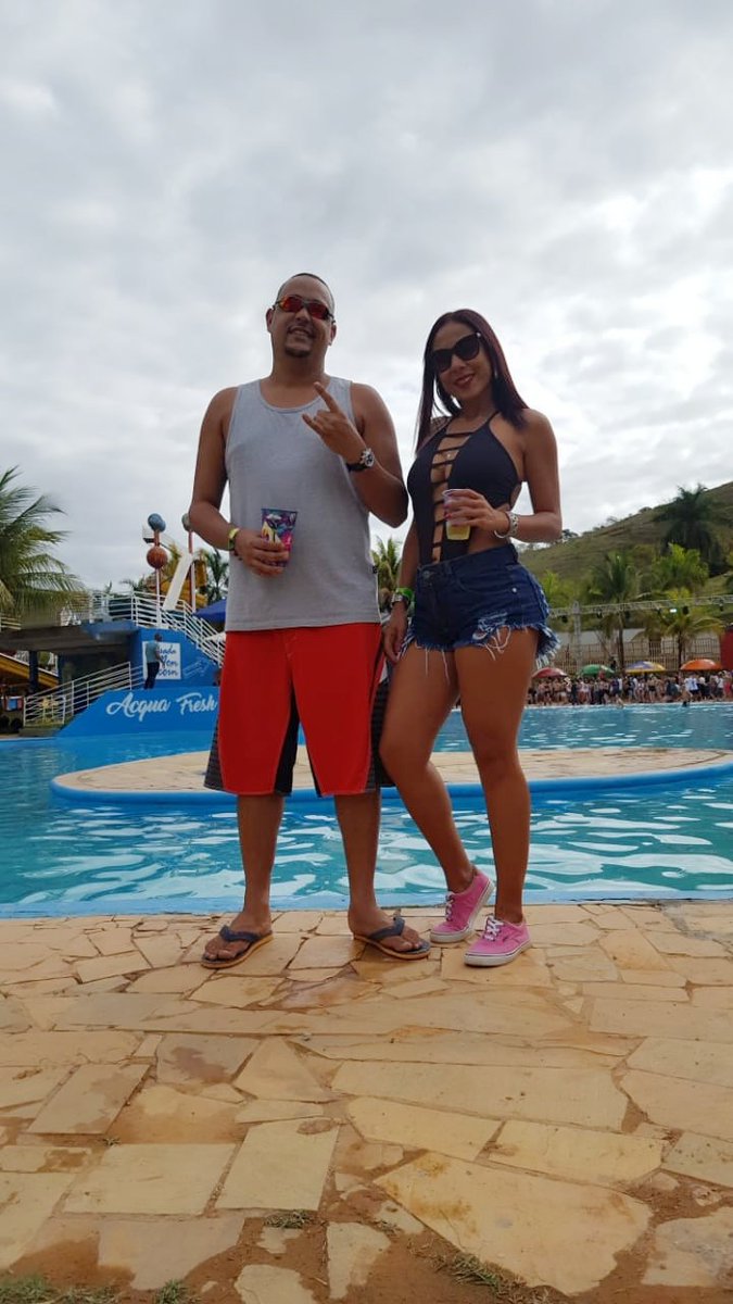 luaguimaraess's tweet photo. " Por trás de grandes namorados existem dois grandes amigos. "
Pra sempre juntos ! ❤
#Sunset #sunsetpoolparty #eletronicmusic ❤ https://t.co/QHvAovAW3W