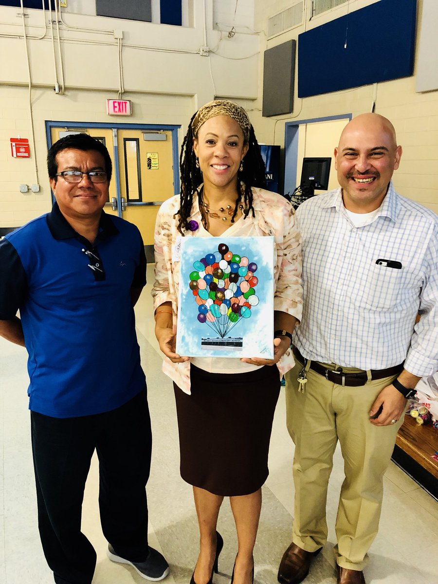 SuttonES_HISD's tweet image. Adding more cooperative learning tools to our tool bag. Stellar training Ms. @angela_mcconico 🙏🏼 #KaganRefresher #AimForGold