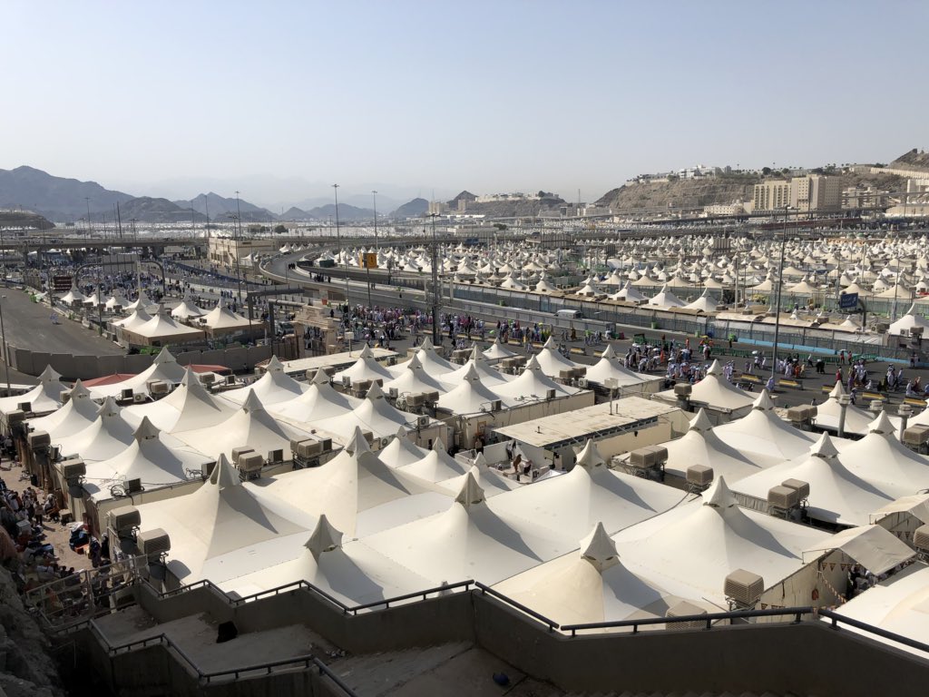 MAlsuwaie's tweet photo. Kingdom of Saudi Arabia puts all the efforts and its financials and human resources to serve the guest of Allah (God) and facilitate their hajj’s matters easily. It did not wait for any rewards or thanks. The imperfect minds have been left behind with their malicious actions. https://t.co/UTdmawWYus
