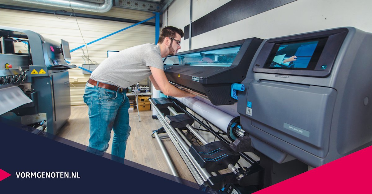 In eigen huis beschikken we over alle benodigde machines zoals printers en plotters. We werken met de nieuwste en milieuvriendelijke technieken, hebben duurzame producten en materialen van hoogwaardige kwaliteit. #OurBeatingHeart #WeLoveOnzeProductieruimte