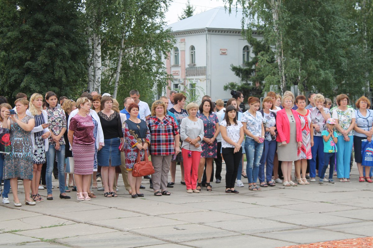 Сегодня День Государственного флага! Жителей и гостей района поздравила с этим важным для нашей страны праздником глава администрации района <a href="/73Anastasya/">Анастасия Дмитриевна</a>