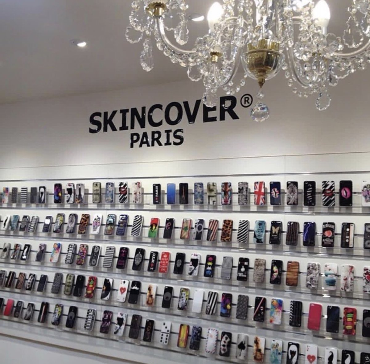 SkincoverParis's tweet photo. Habillages pour smartphones fabriqués en France 🇫🇷 depuis 2011. Skincover Paris La Haute Couture pour la Haute Technologie #SkinIphone #StickerIphone #StickerGalaxy #StickersHuawei #coverIphone #autocollantIphone https://t.co/mlaOhTsat6