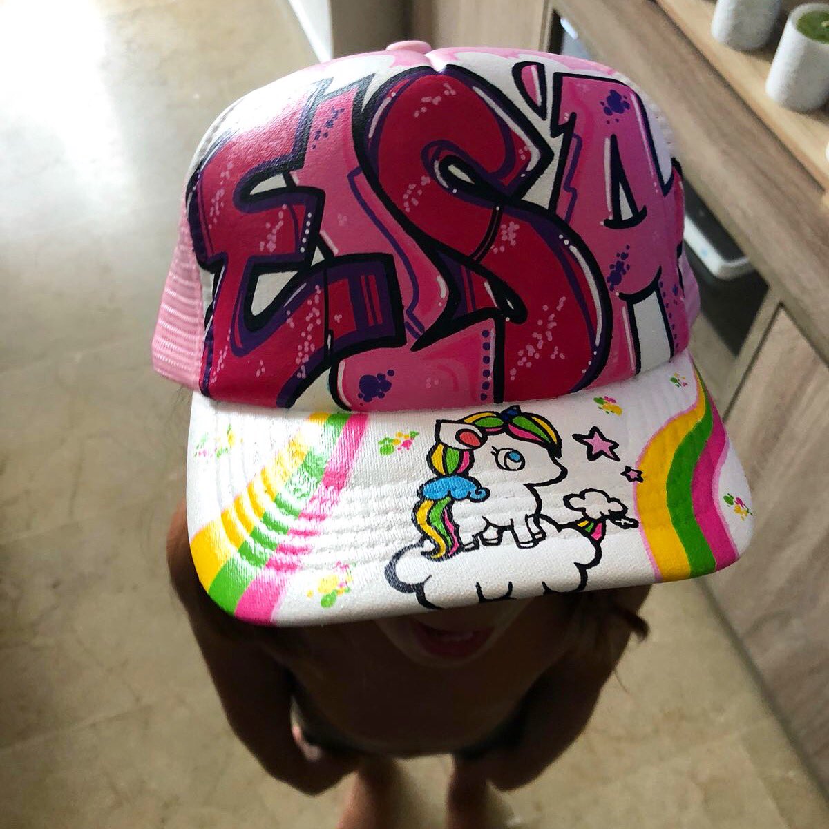 CustomStation's tweet image. Elsa con su gorrita personalizada Custom Station ! 💕