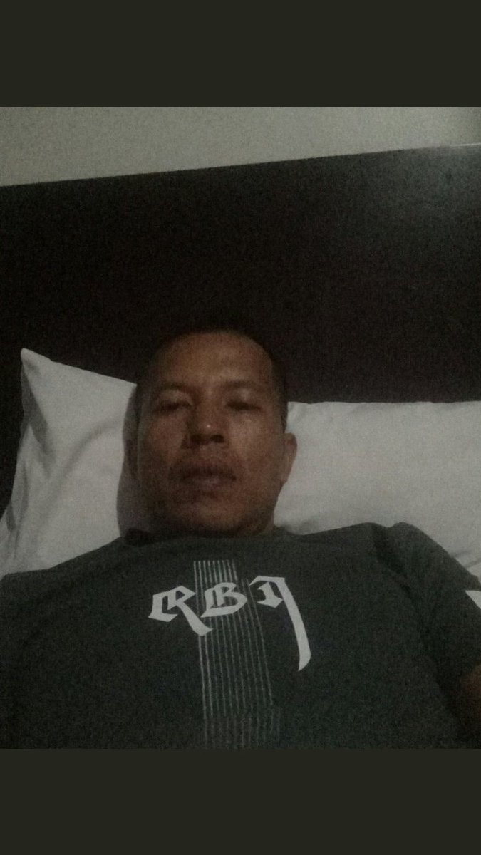 hot_devi's tweet photo. @SelfieVideos cowok padang. Prajurit TNI. Bagi yg berminat silahkan cari tau keberadaannya. Ganteng sih cuman kontol nya kecil https://t.co/RtB9Ra3D1A
