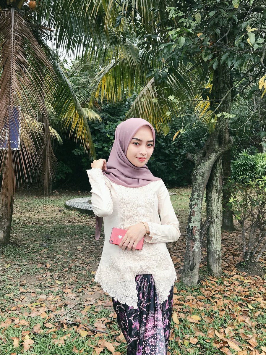 _QyylaaMZ's tweet photo. selamat hari raya aidiladha dari saya & mama mertuamu ✨ https://t.co/aQGb5LEMvA